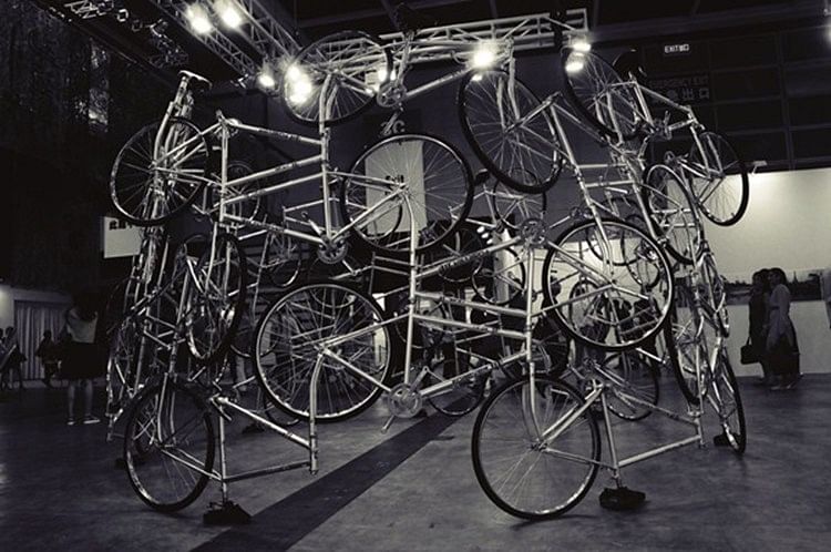 中国艺术家艾未未以脚踏车为创作素材的装置作品《Forever》。