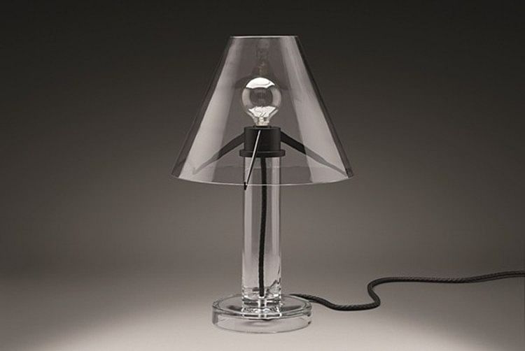 以透明Murano手工玻璃制作的奢华桌灯，贯彻品牌一向强调的精致细节。